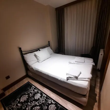 Moon Pera Suites *