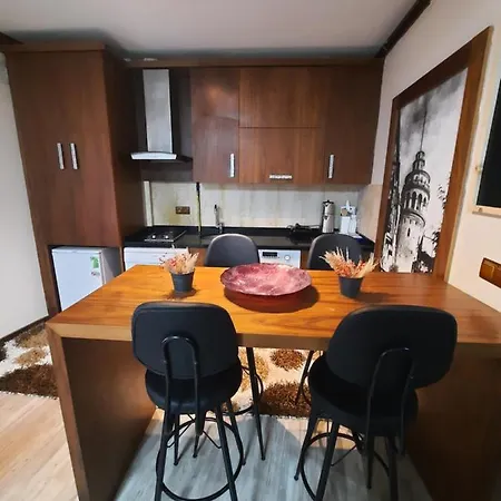 Apartment Moon Pera Suites