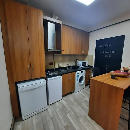 Moon Pera Suites *